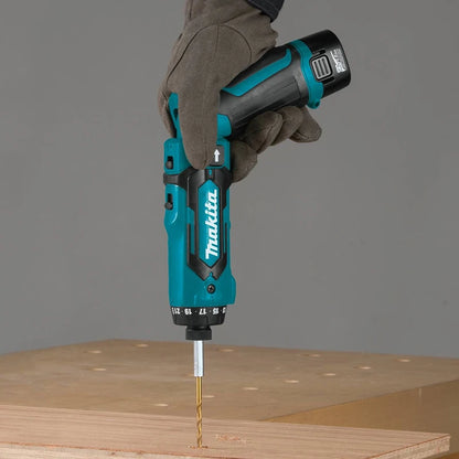 Makita DF012 Tournevis Électrique 7.2V Lithium-Ion Sans Fil, Angle Droit 90 Degrés, Arrêt Automatique pour Précision et Efficacité en Chantier - Manuzen