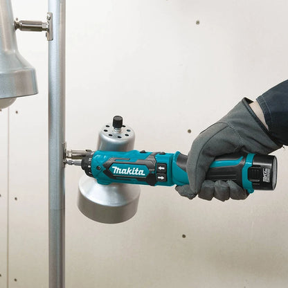 Makita DF012 Tournevis Électrique 7.2V Lithium-Ion Sans Fil, Angle Droit 90 Degrés, Arrêt Automatique pour Précision et Efficacité en Chantier - Manuzen