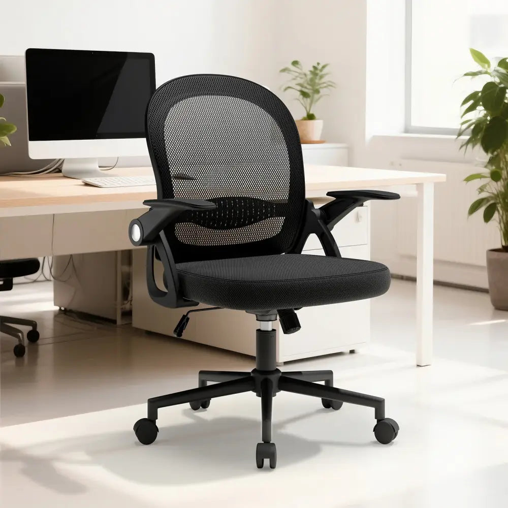 Chaise de bureau compacte noire – dossier maille et roulettes - Noir / France - Chaise de bureau compacte dossier maille
