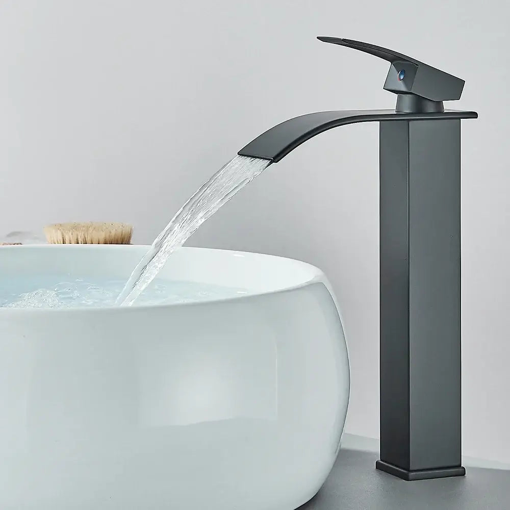 Robinet cascade lavabo — bas ou haut, 3 finitions Haut – Noir mat Allemagne