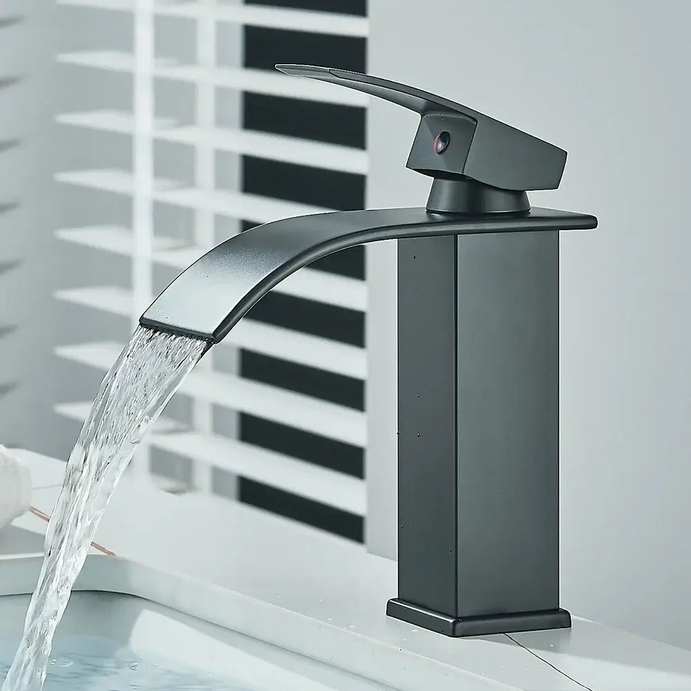 Robinet cascade lavabo — bas ou haut, 3 finitions